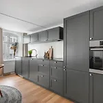 Regent 4- Cute 1-bdr In Centre Of Lägenhet