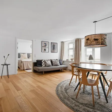 Sanders Regent - Endearing One-bedroom Near Square