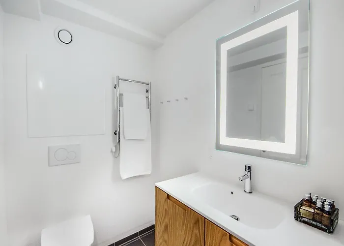 Regent 4- Cute 1-bdr In Centre Of *