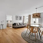 Regent 4- Cute 1-bdr In Centre Of